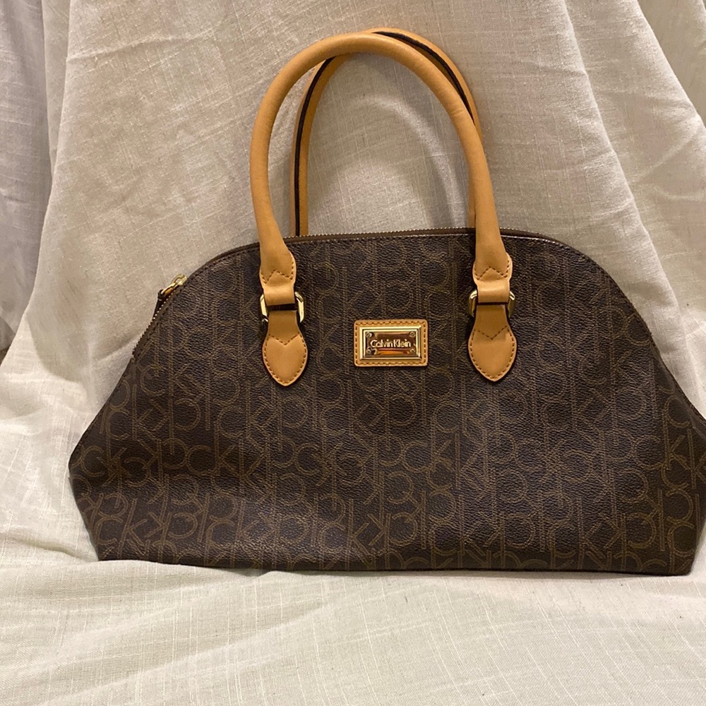 CALVIN KLEIN BROWN RONDA CONVERTIBLE
DOME MONOGRAM HANDBAG PURSE - Picture 1 of 4